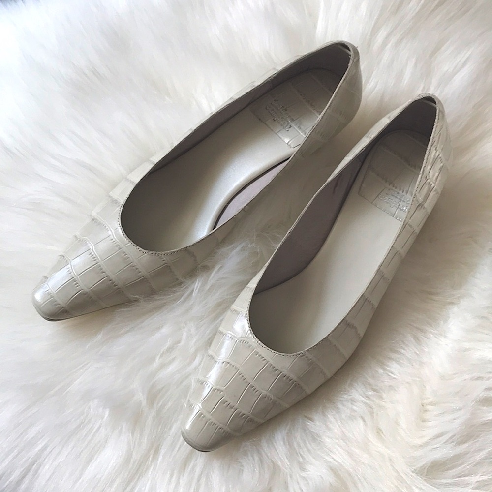 Mishka ivory croc leather heel 10 NWT